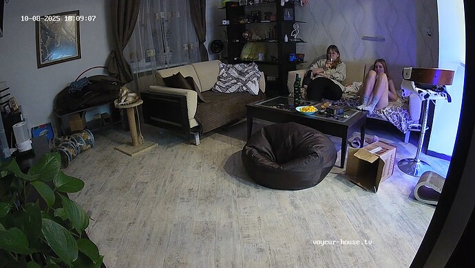 realm64-cam13-1760003555