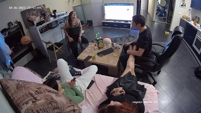 Zoja_231026_Julia_livingroom_@_M&H_realm18-cam17-1698353024