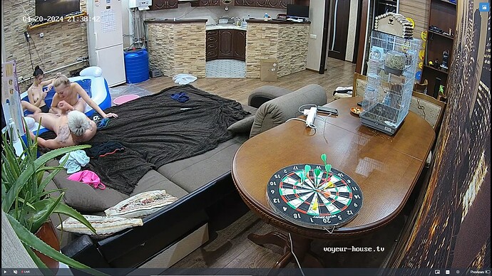 Ashampoo_Snap_samedi 20 avril 2024_20h39m6s_038_Dining zone camera at Yuneska & Radu reallifecam apartment at Voyeur House TV (cam15) - Google Chrome