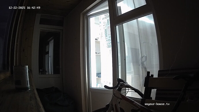 realm132-cam111-1766415078