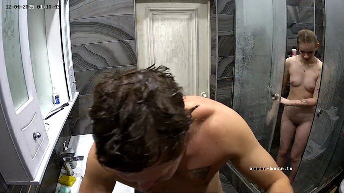 realm126-cam113-1764802364