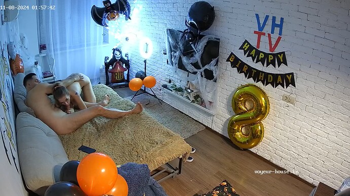 Ashampoo_Snap_jeudi 7 novembre 2024_23h58m4s_005_Living room camera at Teanna & Ronin reallifecam apartment at Voyeur Hub TV (cam13) - Google Chrome
