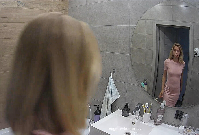 Screenshot 2023-06-07 at 09-43-40 Bedroom camera at Amelie & Lucas reallifecam apartment at Voyeur House TV (cam17)
