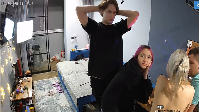 RosyAleks-20251213-01