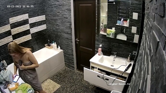 realm25-cam111-1695304034