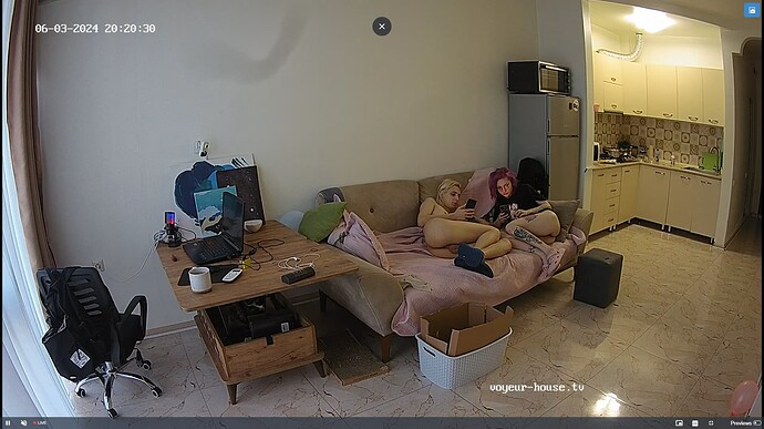 Ashampoo_Snap_lundi 3 juin 2024_18h21m6s_048_Living room camera at Inira & Unuk reallifecam apartment at Voyeur House TV (cam13) - Google Chrome