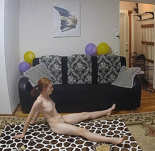 Screenshot 2023-08-07 at 09-05-35 Living room camera at Derek & Gina reallifecam apartment at Voyeur House TV (cam13)