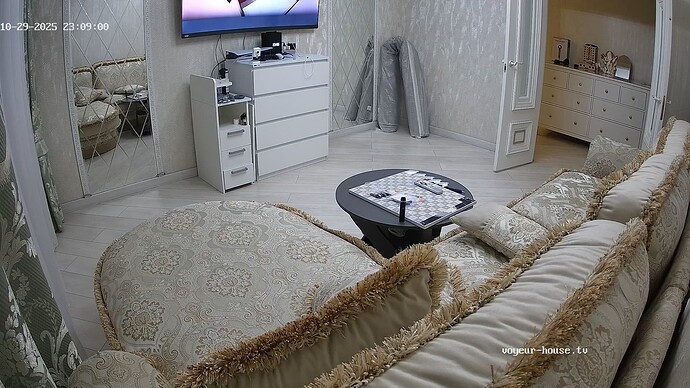 realm122-cam13-1761768544