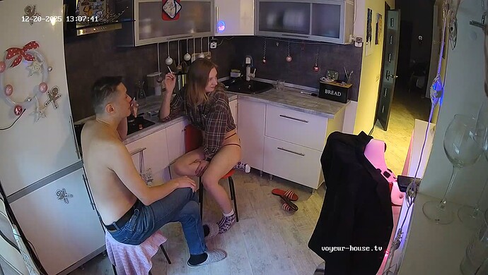 realm64-cam12-1766225295