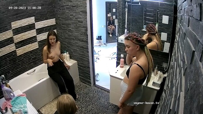 realm25-cam111-1695227640 - Copy