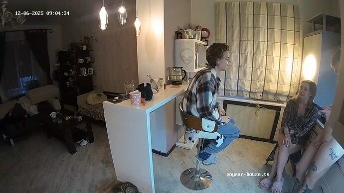 realm64-cam112-1765001727