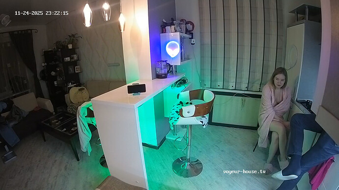 realm64-cam112-1764015770