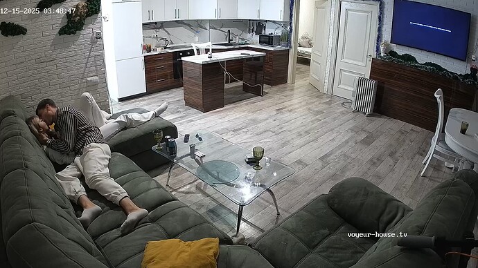 realm126-cam15-1765759760