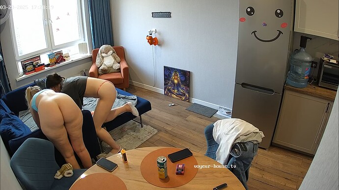Ashampoo_Snap_dimanche 23 mars 2025_15h28m58s_001_Living room camera at Yuneska & Radu reallifecam apartment at Voyeur House TV (cam15) - Google Chrome