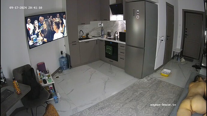 Ashampoo_Snap_mardi 17 septembre 2024_19h41m44s_002_Kitchen camera at Andreza reallifecam apartment at Voyeur House TV (cam11) - Google Chrome