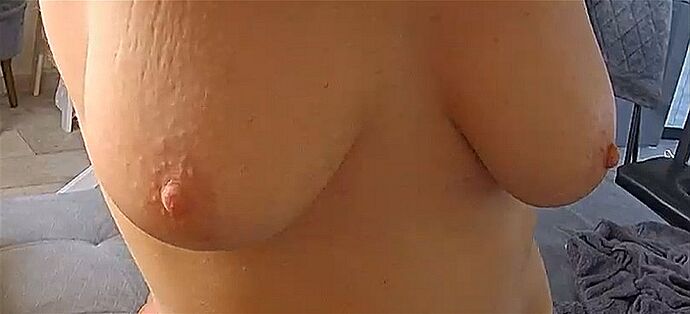 Mira_250719_nipples_couch_@Henry&_Mira_realm18_00