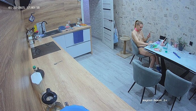 realm64-cam12-1737468236