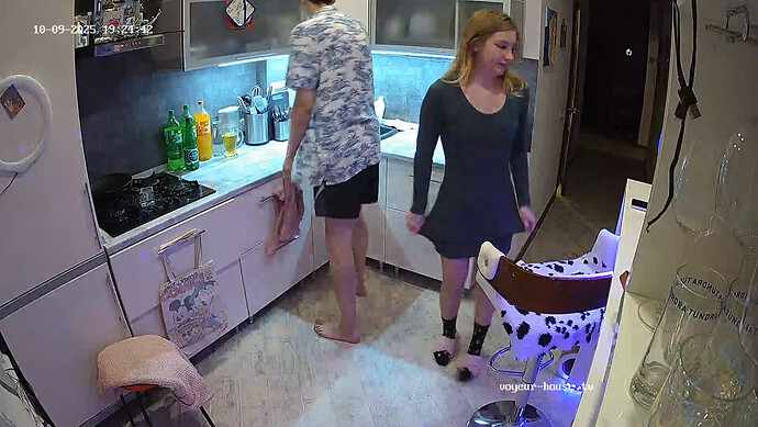 realm64-cam12-1760027232