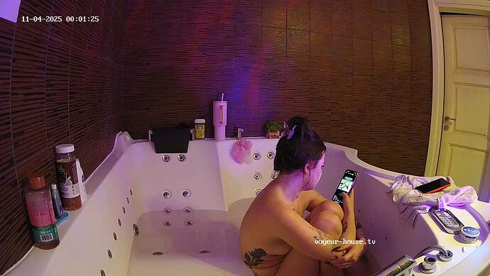 realm8-cam114-1762207322