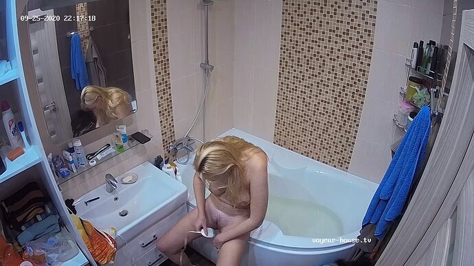 Maren_200925_pussy-shave_@_M&H_realm18-cam111-1696419346