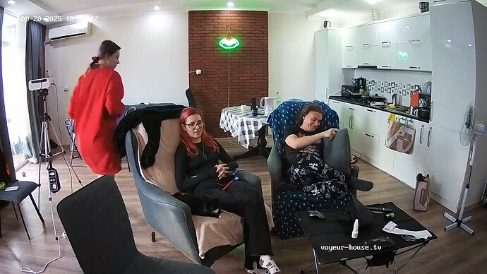 realm114-cam15-1758379090