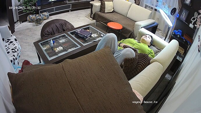 realm64-cam16-1761317095