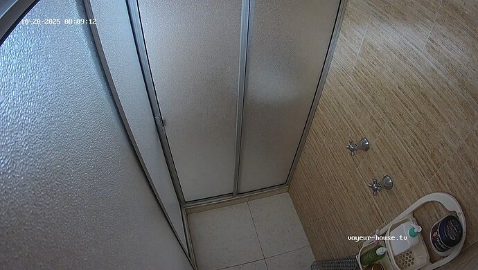 realm121-cam111-1760965788