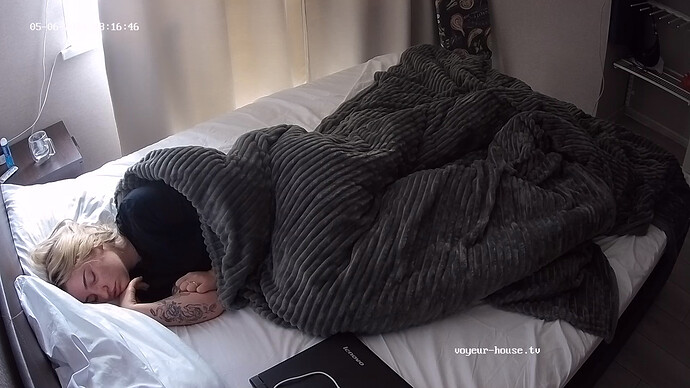 Fox_240506_s___ping_bedroom_@_Fox_realm27-cam17-1714972646