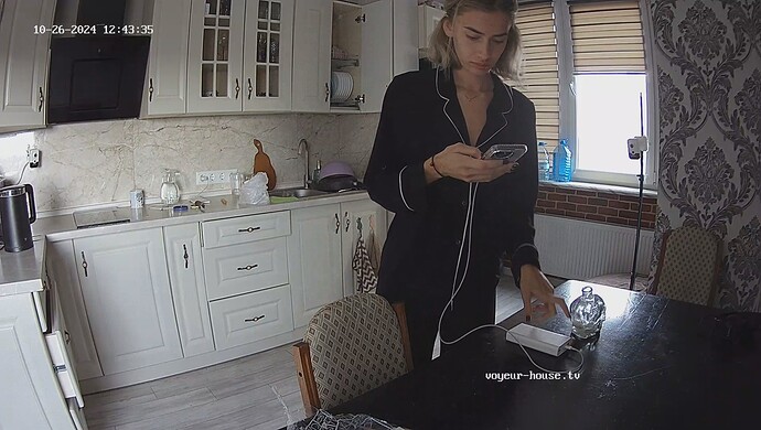 realm8-cam12-1729947917