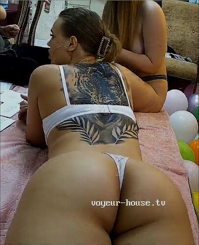 Agrat_260110_butt_couch_@Swera&_Jaxon_realm127_01