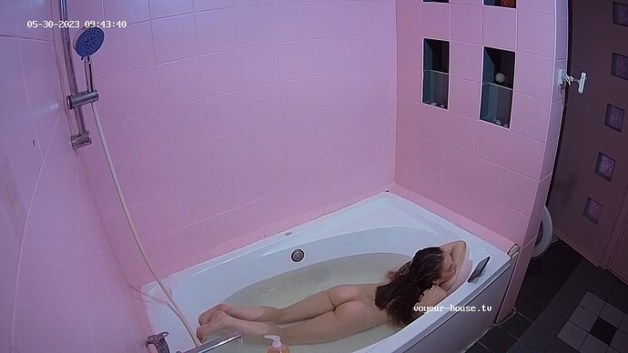 Ryry_230530_bathtub_@_Tonk_realm19-cam113-1685426261