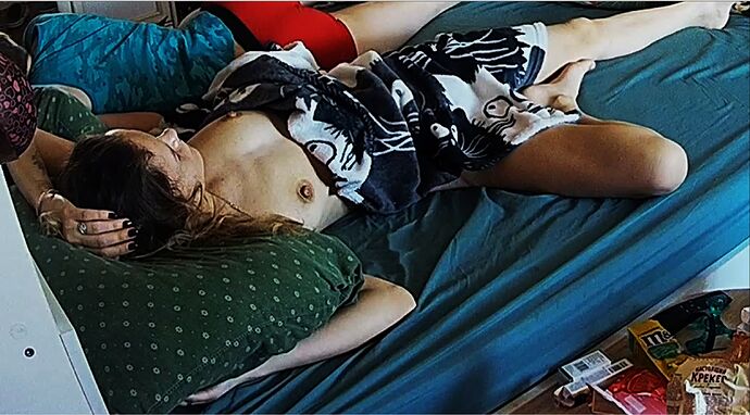 Gella_260612_nipples_bedroom_@Gella&_Winston_Wolfe_realm60_01