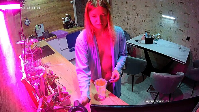 realm64-cam12-1742986431