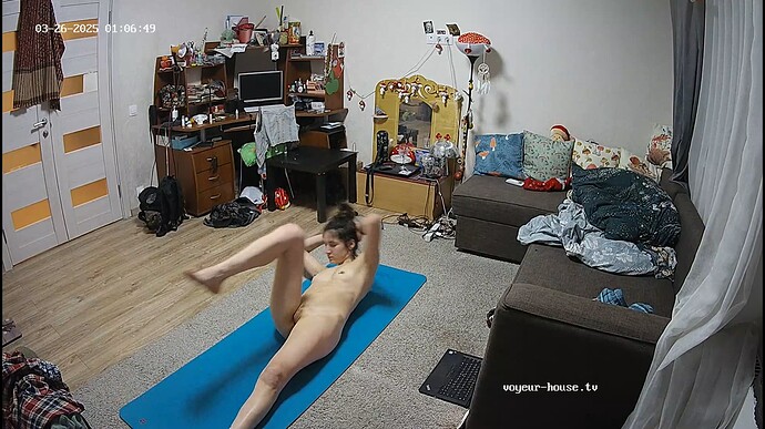 Ashampoo_Snap_mardi 25 mars 2025_23h7m16s_023_Living room camera at Camille reallifecam apartment at Voyeur House TV (cam15) - Google Chrome