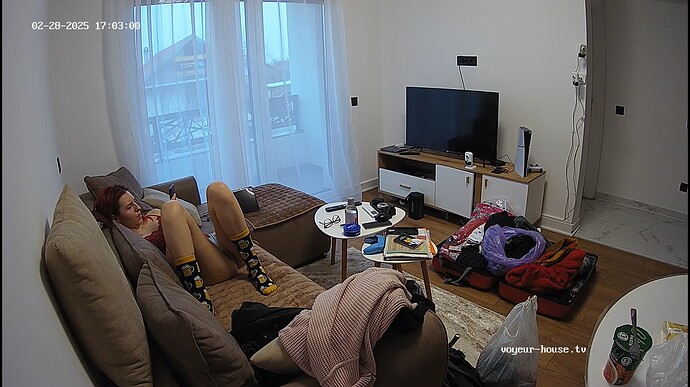 Ashampoo_Snap_vendredi 28 février 2025_17h3m36s_002_Living room camera at Marianthi reallifecam apartment at Voyeur House TV (cam14) - Google Chrome
