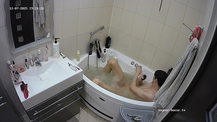 realm64-cam110-1762542216