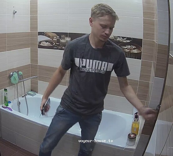 realm69-cam19-1712187293