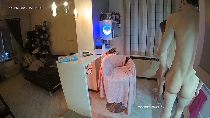 realm64-cam112-1764167827