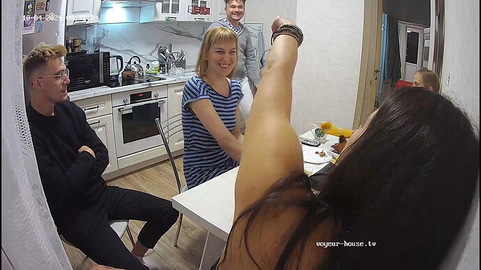 Ashampoo_Snap_jeudi 3 octobre 2024_23h31m41s_026_Kitchen camera at Camille reallifecam apartment at Voyeur House TV (cam12) - Google Chrome