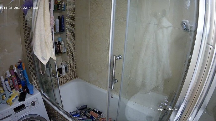 realm122-cam111-1763755191