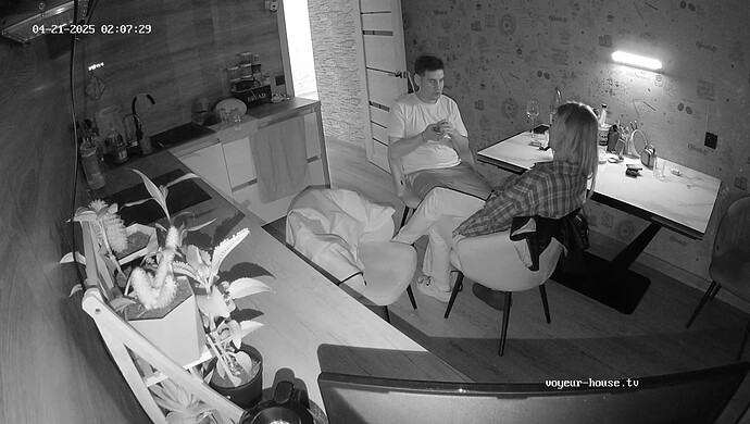 realm64-cam12-1745190480