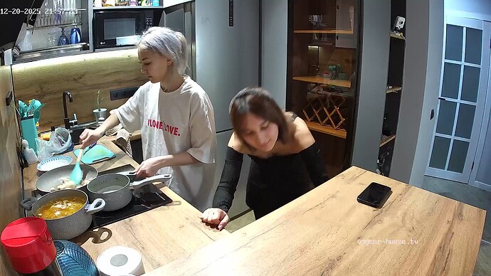 realm94-cam12-1766257086