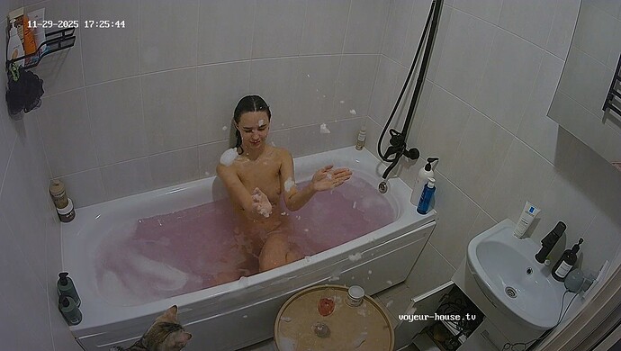 realm13-cam19-1764426381