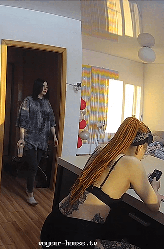 Screenshot 2023-06-13 at 13-12-55 Living room camera at Amelie & Lucas reallifecam apartment at Voyeur House TV (cam13)