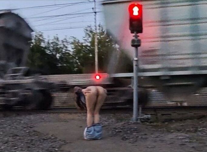Shana_260712_butt_railway_TG