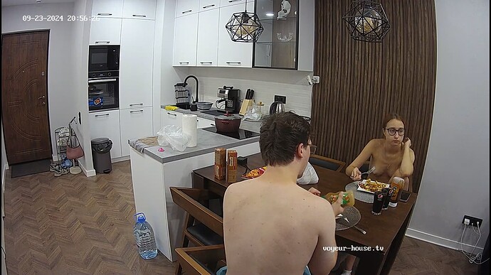 Ashampoo_Snap_lundi 23 septembre 2024_18h57m9s_001_Kitchen camera at Marianthi & Magni reallifecam apartment at Voyeur House TV (cam12) - Google Chrome