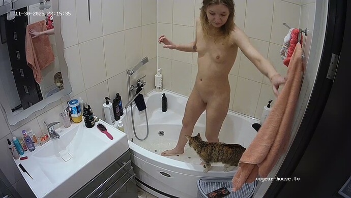 realm64-cam110-1764530169