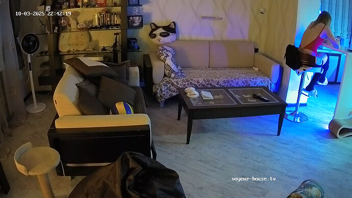 realm64-cam14-1759520577