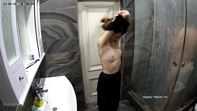 realm126-cam113-1764802204