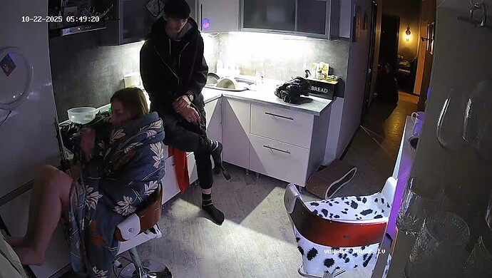 realm64-cam12-1761101575